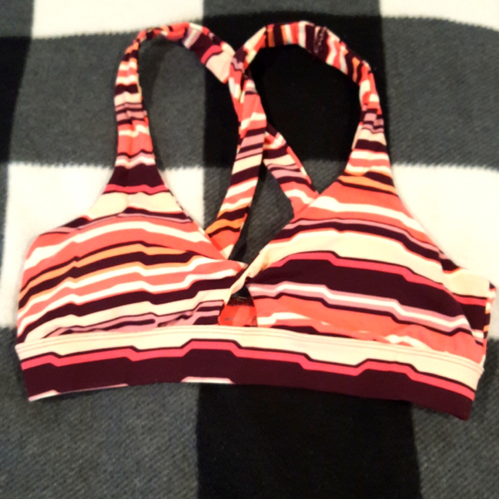 Aerie striped sports bra Keyhole Detail